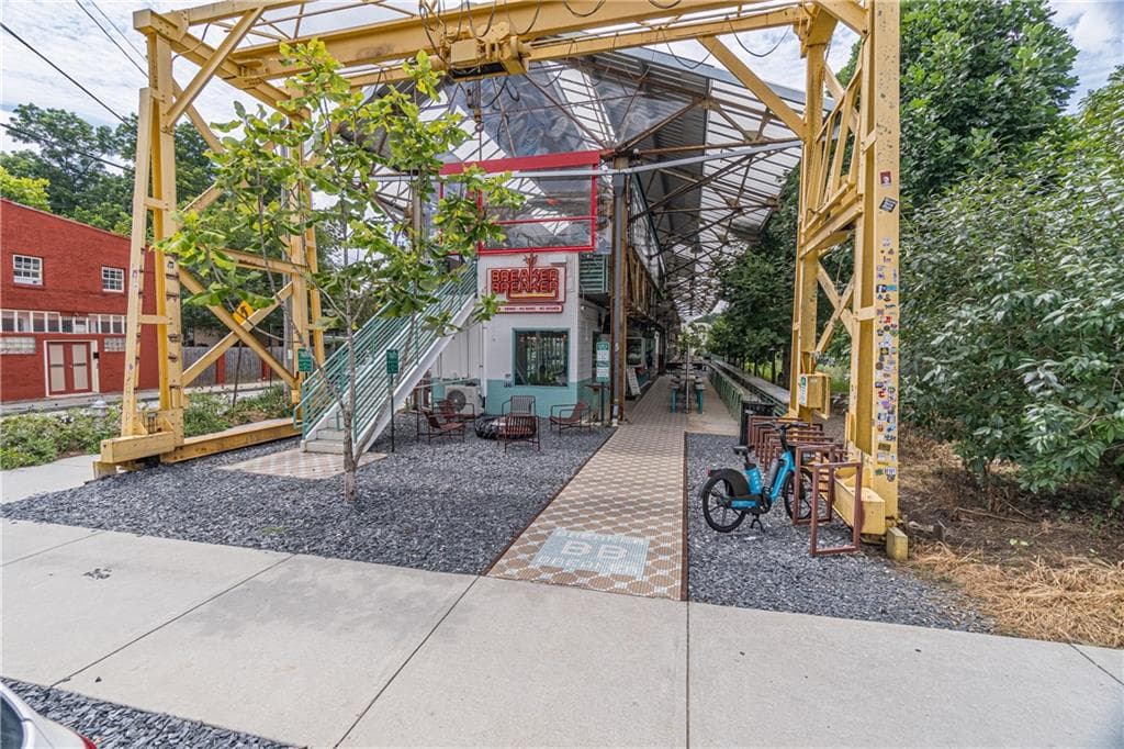 4 bedroom, 3 bathroom, 2,800 sq ft townhouse under contract at 42 Walthall Street B, Atlanta, GA 30307 — photo 9