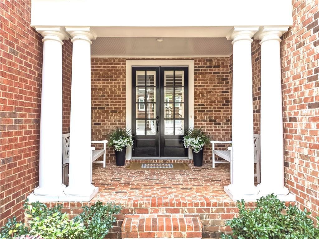 4 bedroom, 4 bathroom, 4,211 sq ft townhouse under contract at 2424 Loxford Lane, Alpharetta, GA 30009 — photo 2
