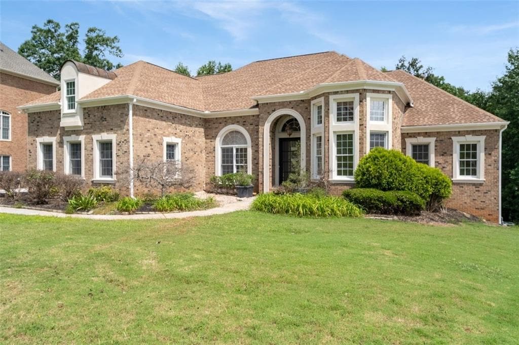 5 bedroom, 5 bathroom, 4,118 sq ft single family residence under contract at 5173 Barrington Trace Drive, Atlanta, GA 30331 — photo 3