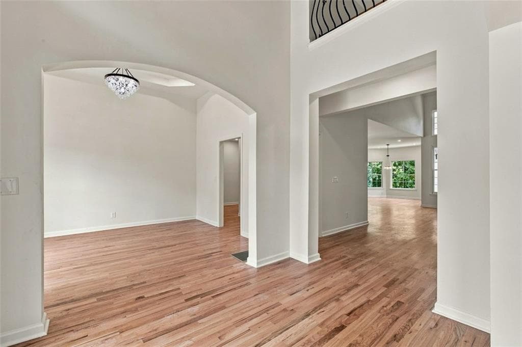 5 bedroom, 5 bathroom, 4,118 sq ft single family residence under contract at 5173 Barrington Trace Drive, Atlanta, GA 30331 — photo 5