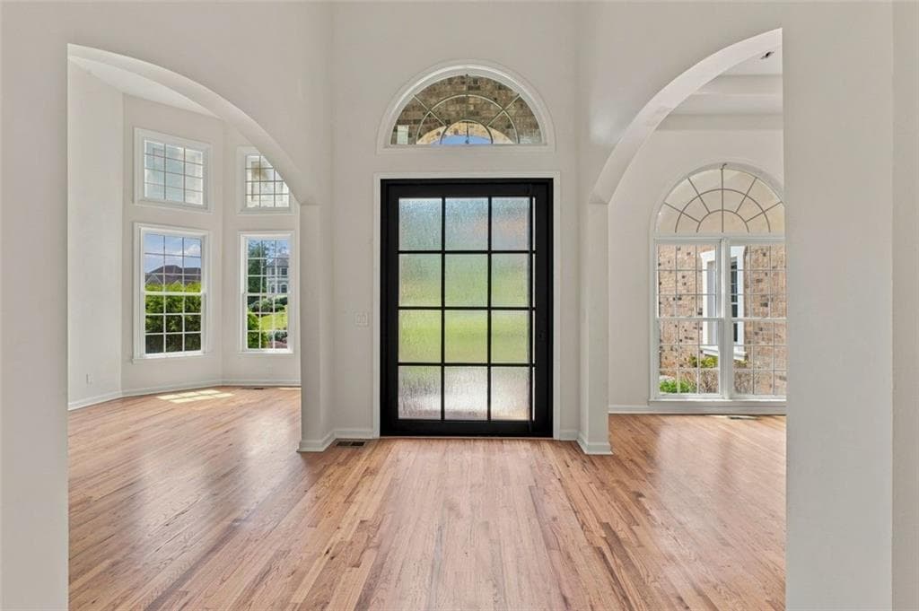 5 bedroom, 5 bathroom, 4,118 sq ft single family residence under contract at 5173 Barrington Trace Drive, Atlanta, GA 30331 — photo 6