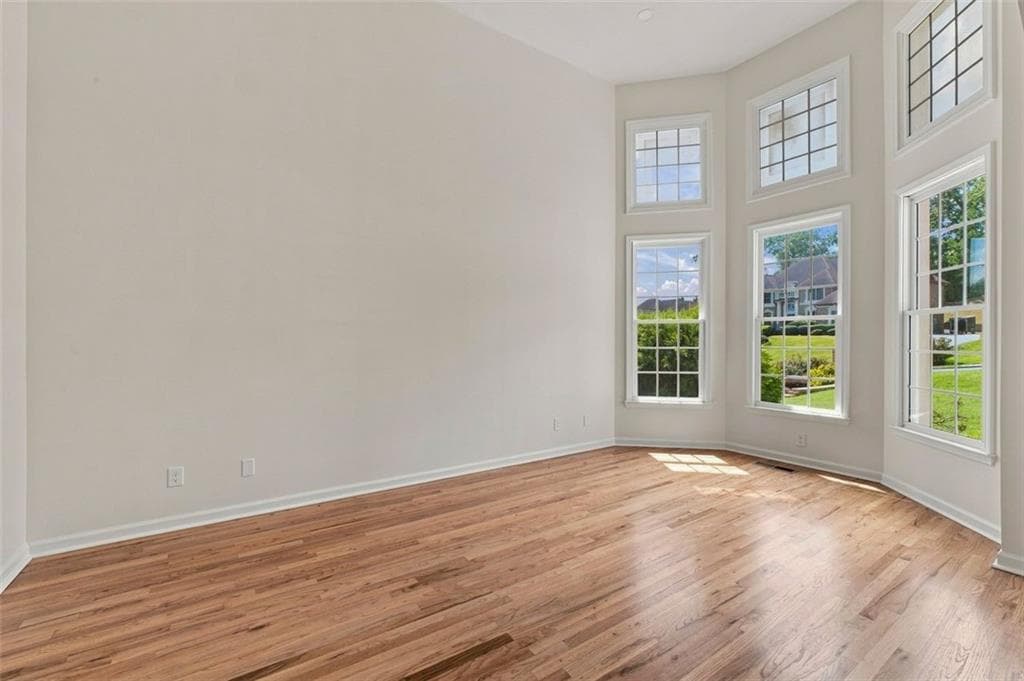 5 bedroom, 5 bathroom, 4,118 sq ft single family residence under contract at 5173 Barrington Trace Drive, Atlanta, GA 30331 — photo 7