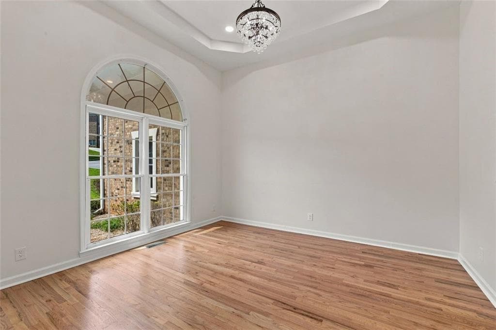 5 bedroom, 5 bathroom, 4,118 sq ft single family residence under contract at 5173 Barrington Trace Drive, Atlanta, GA 30331 — photo 9