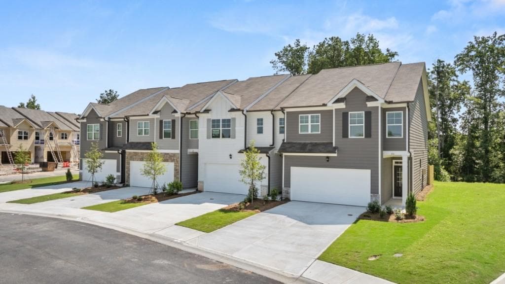 3 bedroom, 3 bathroom, 1,857 sq ft townhouse for sale at 64 Berryville Drive, Dawsonville, GA 30534 — photo 2