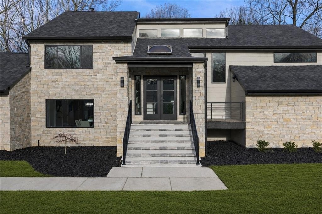 7 bedroom, 5 bathroom, 5,264 sq ft single family residence under contract at 250 Bruton Way, Sandy Springs, GA 30342 — photo 4