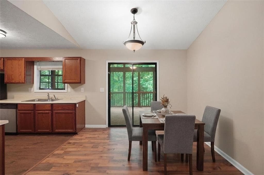 3 bedroom, 2 bathroom, 2,603 sq ft single family residence for sale at 3971 Woodbridge Drive, Snellville, GA 30039 — photo 3