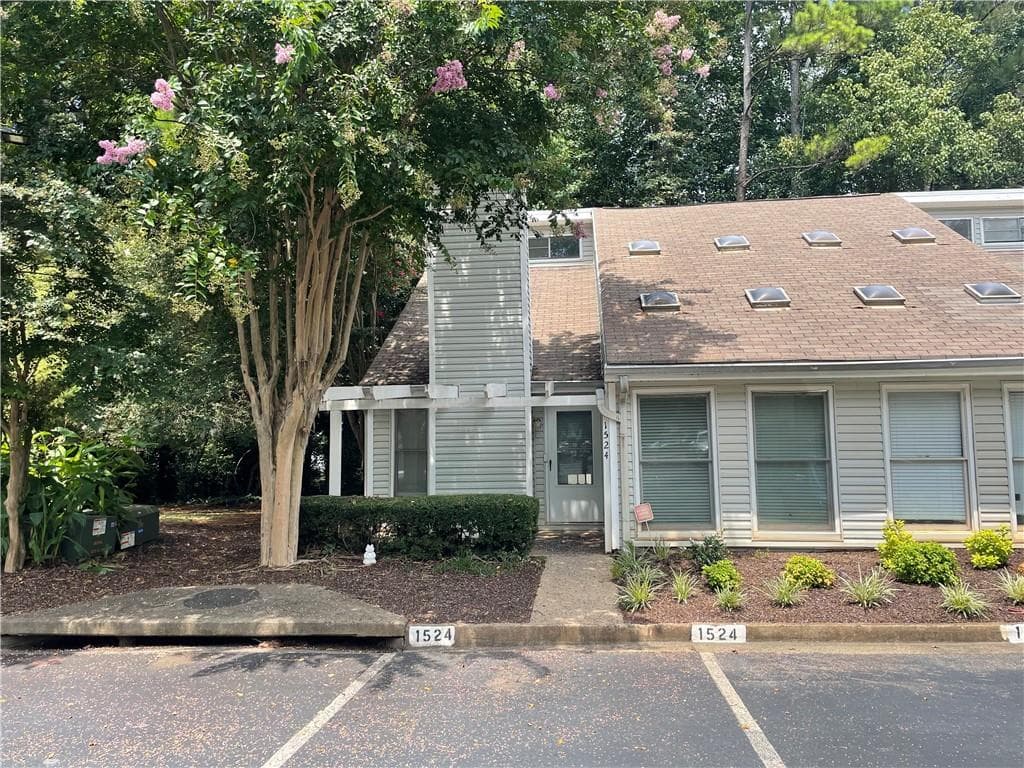 3 bedroom, 2 bathroom, 1,198 sq ft townhouse for rent at 1524 Planters Ridge Lane, Alpharetta, GA 30004 for $2,000 a month — photo 1 of 17
