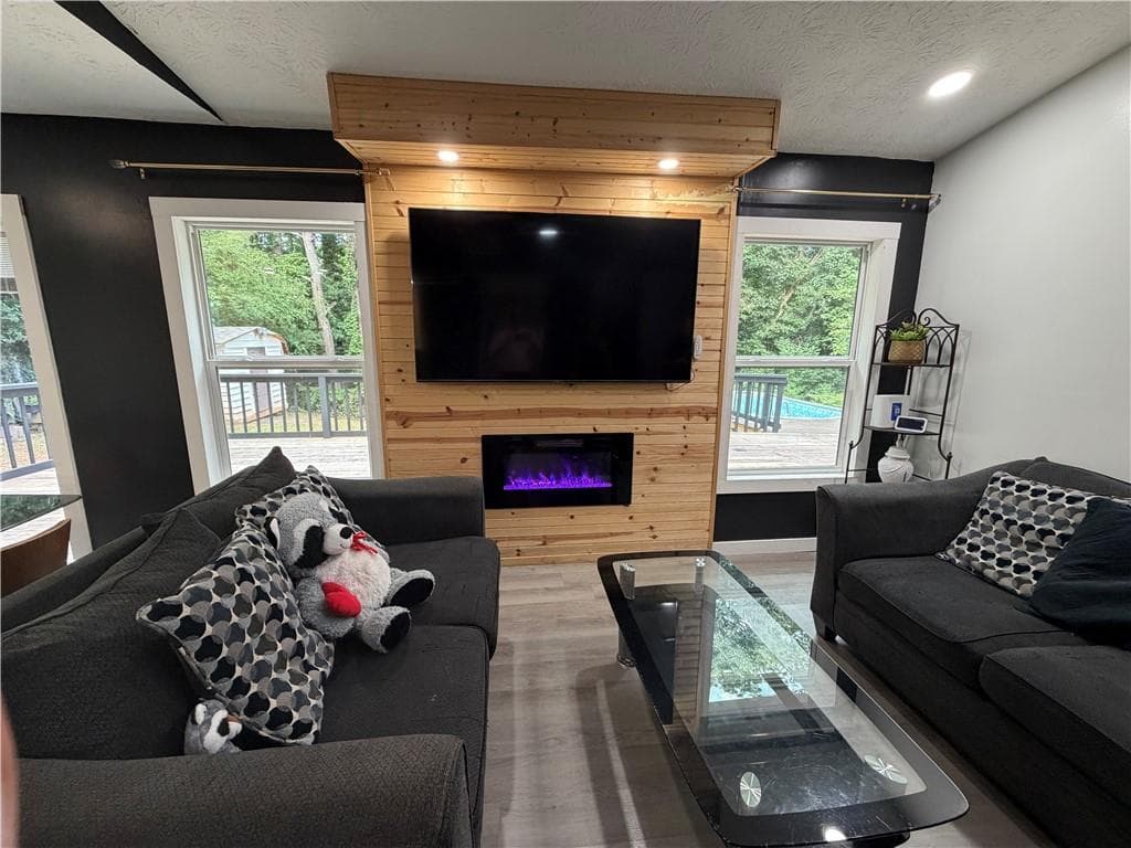 3 bedroom, 2 bathroom, 1,310 sq ft single family residence under contract at 2301 Marshes Glenn Drive, Norcross, GA 30071 — photo 6