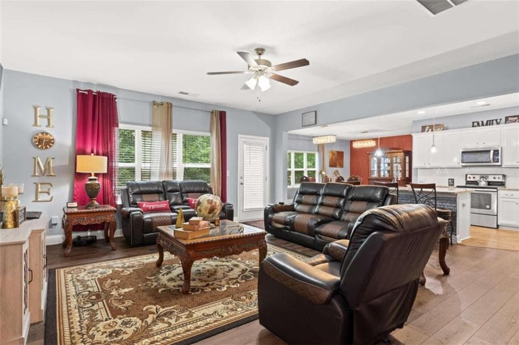 6 bedroom, 5 bathroom, 5,068 sq ft single family residence for sale at 4304 Bellwood Circle, South Fulton, GA 30349 — photo 6