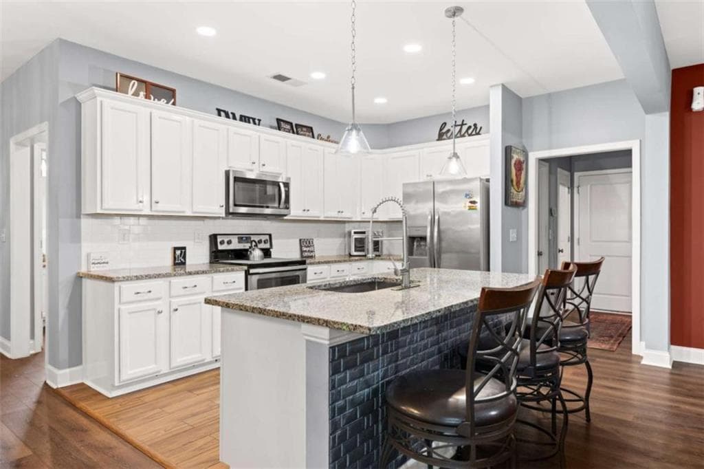 6 bedroom, 5 bathroom, 5,068 sq ft single family residence for sale at 4304 Bellwood Circle, South Fulton, GA 30349 — photo 8