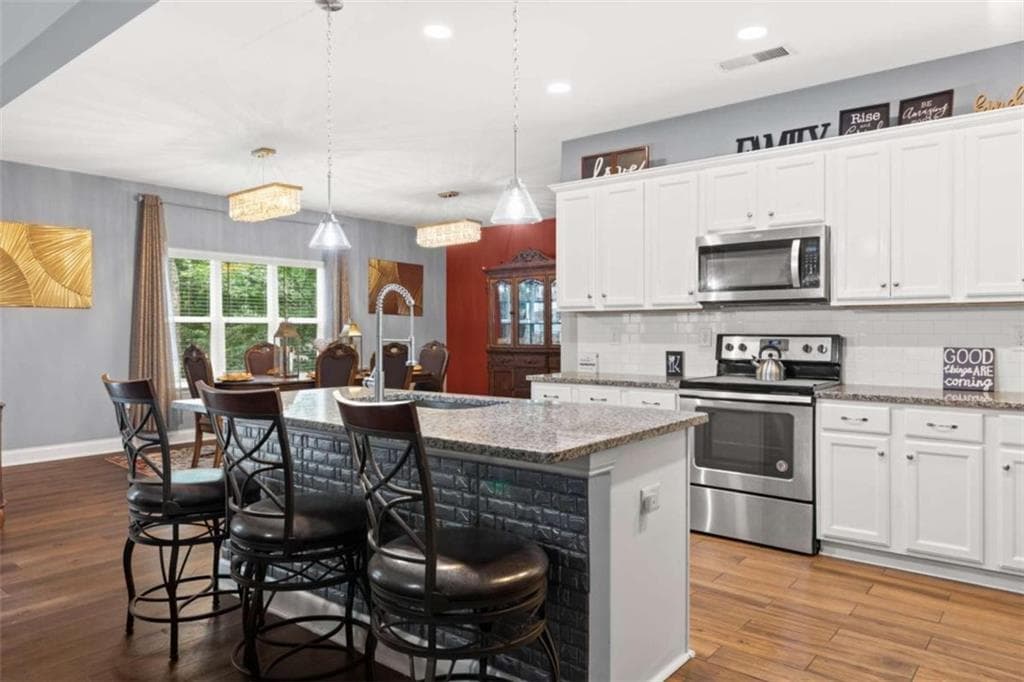 6 bedroom, 5 bathroom, 5,068 sq ft single family residence for sale at 4304 Bellwood Circle, South Fulton, GA 30349 — photo 9