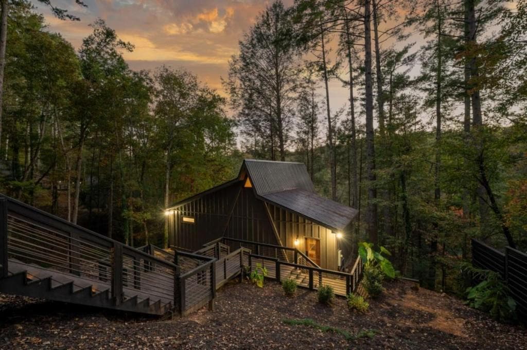 2 bedroom, 2 bathroom, 1,300 sq ft single family residence for sale at 35 Dogwood Riverside Drive, Blue Ridge, GA 30513 — photo 4