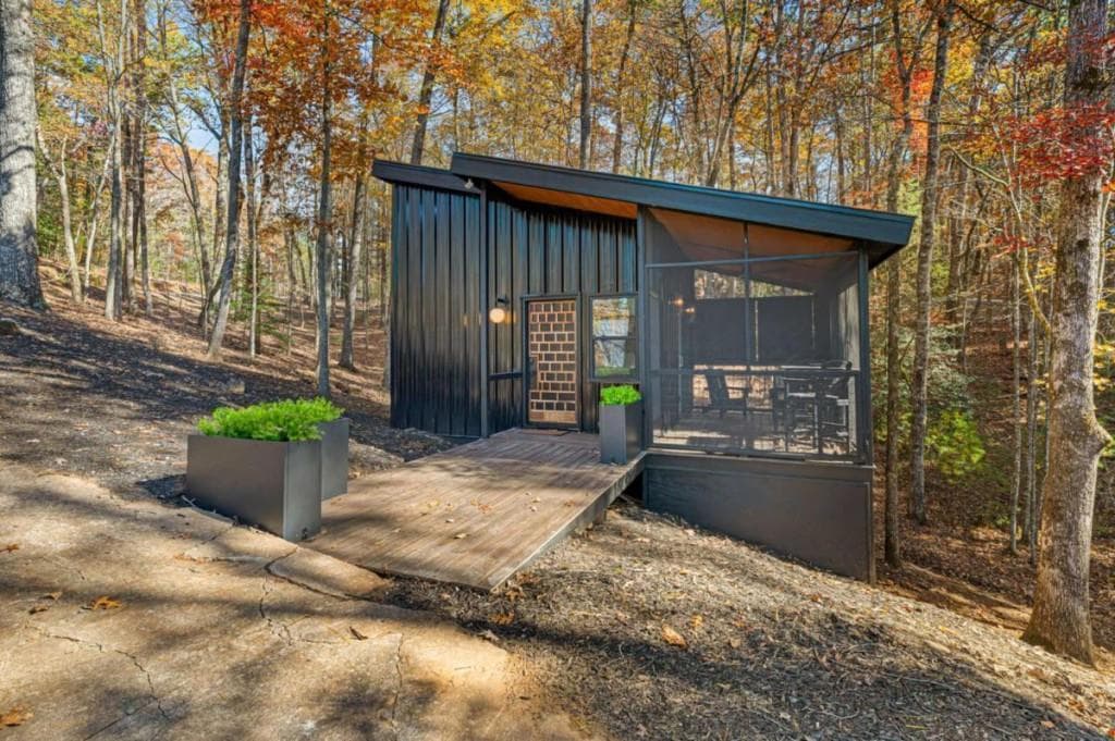 2 bedroom, 2 bathroom, 1,300 sq ft single family residence for sale at 35 Dogwood Riverside Drive, Blue Ridge, GA 30513 — photo 5