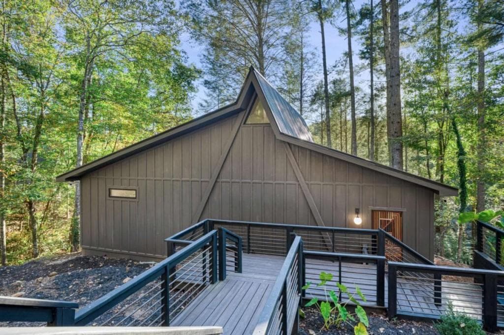 2 bedroom, 2 bathroom, 1,300 sq ft single family residence for sale at 35 Dogwood Riverside Drive, Blue Ridge, GA 30513 — photo 7