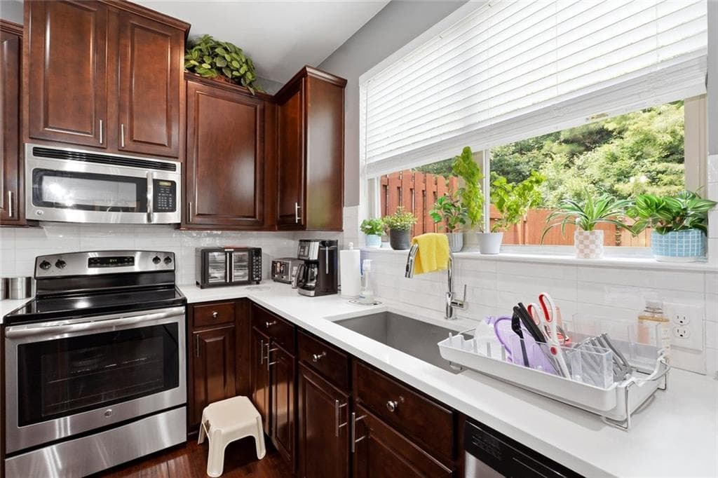 3 bedroom, 3 bathroom, 2,340 sq ft townhouse under contract at 5058 Whiteoak Street, Smyrna, GA 30080 — photo 7
