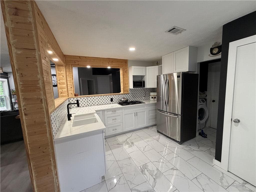 3 bedroom, 2 bathroom, 1,310 sq ft single family residence under contract at 2301 Marshes Glenn Drive, Norcross, GA 30071 — photo 9