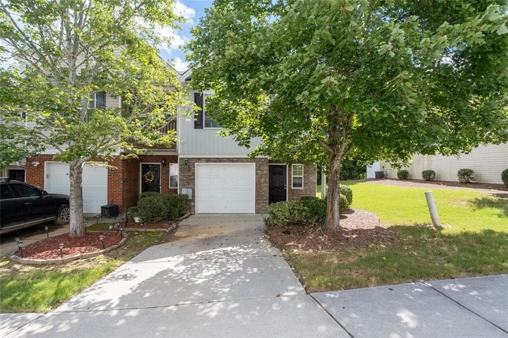 2 bedroom, 3 bathroom, 1,450 sq ft townhouse for sale at 1428 Box Circle, Winder, GA 30680
