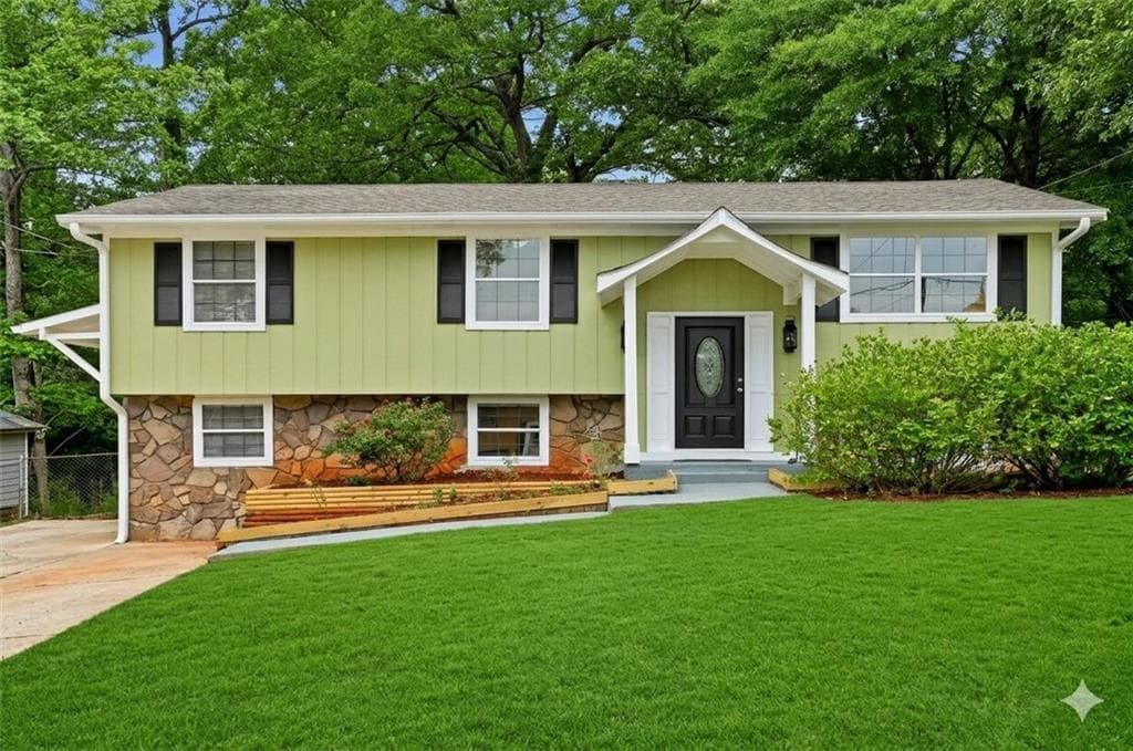 7 bedroom, 3 bathroom, 3,127 sq ft single family residence for sale at 4780 Big Valley Road, Stone Mountain, GA 30083