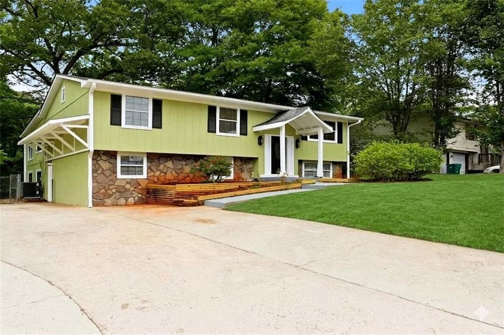 7 bedroom, 3 bathroom, 3,127 sq ft single family residence for sale at 4780 Big Valley Road, Stone Mountain, GA 30083 — photo 2