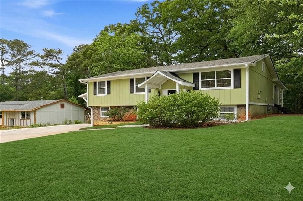 7 bedroom, 3 bathroom, 3,127 sq ft single family residence for sale at 4780 Big Valley Road, Stone Mountain, GA 30083 — photo 4
