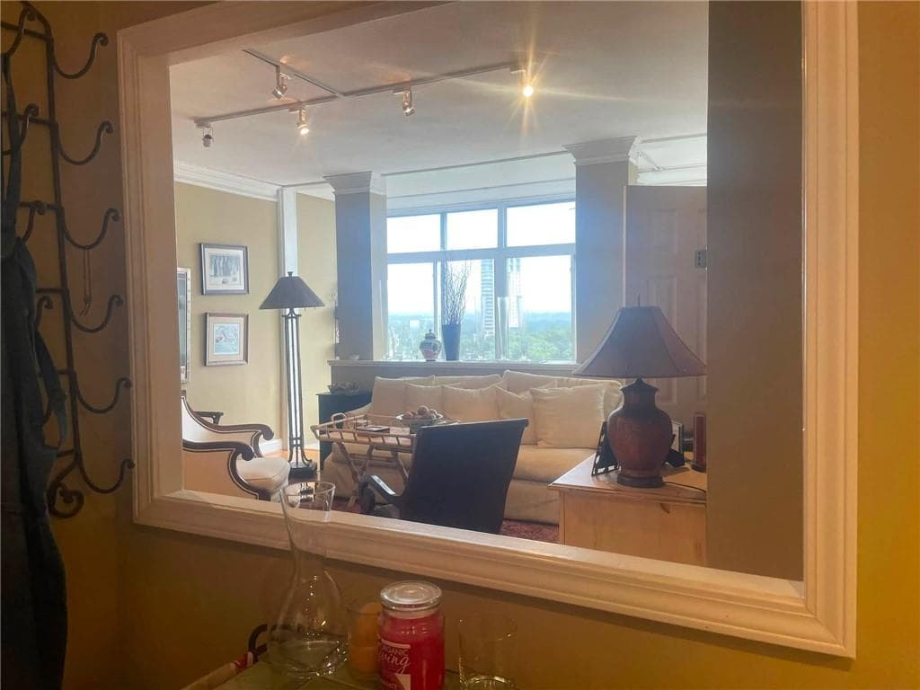 2 bedroom, 1 bathroom, 840 sq ft condominium for sale at 3060 Pharr Court North 821, Atlanta, GA 30305 — photo 3