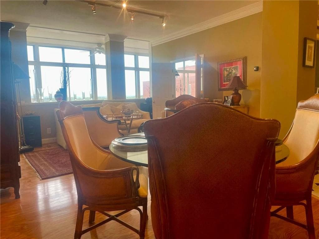 2 bedroom, 1 bathroom, 840 sq ft condominium for sale at 3060 Pharr Court North 821, Atlanta, GA 30305 — photo 5