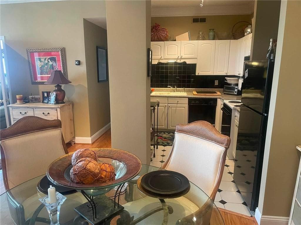2 bedroom, 1 bathroom, 840 sq ft condominium for sale at 3060 Pharr Court North 821, Atlanta, GA 30305 — photo 6