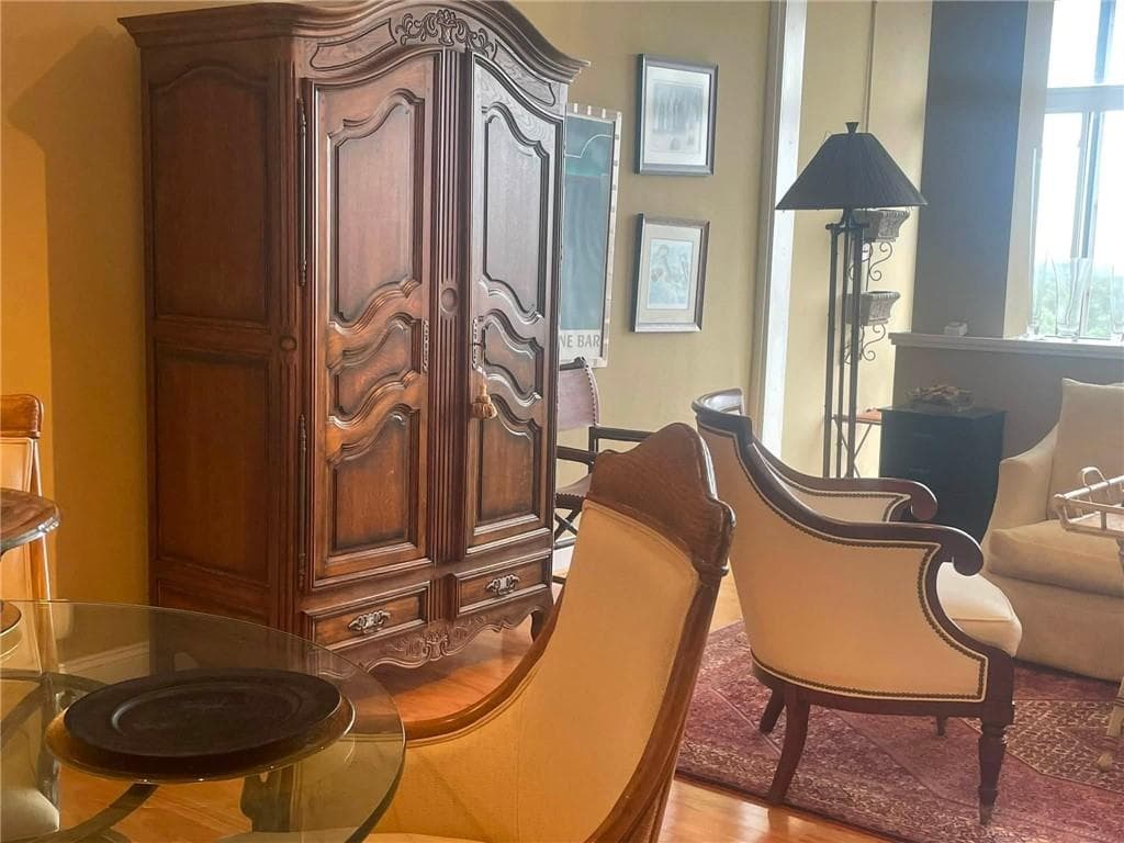2 bedroom, 1 bathroom, 840 sq ft condominium for sale at 3060 Pharr Court North 821, Atlanta, GA 30305 — photo 2
