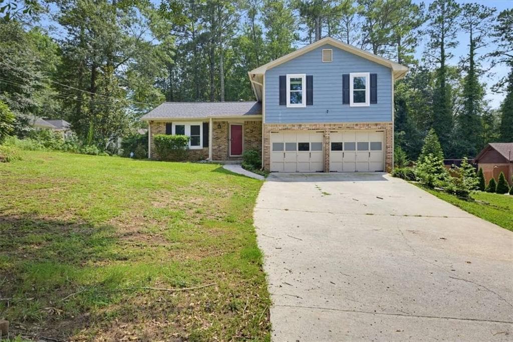 3 bedroom, 3 bathroom, 1,650 sq ft single family residence for sale at 1986 Gibralter Way, Conyers, GA 30012