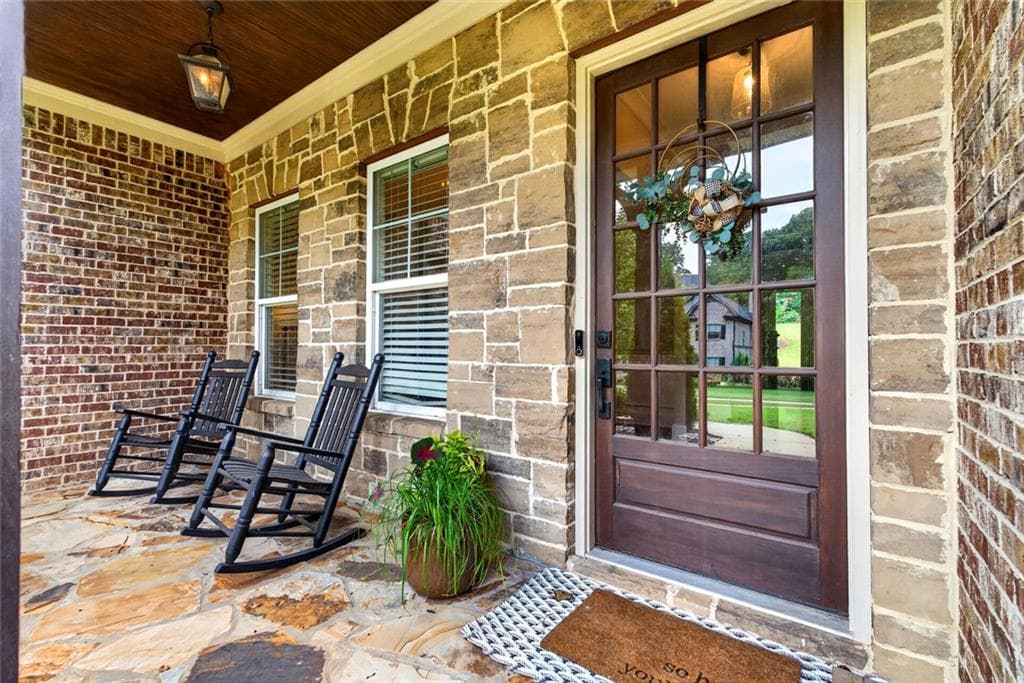 5 bedroom, 4 bathroom, 3,340 sq ft single family residence for sale at 845 Walnut River Trail, Hoschton, GA 30548 — photo 2