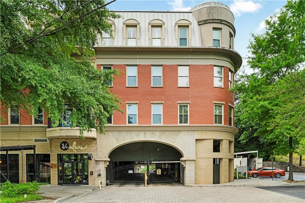1 bedroom, 2 bathroom, 960 sq ft condominium for sale at 560 Dutch Valley Road 2309, Atlanta, GA 30324 — photo 2