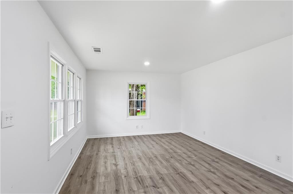 3 bedroom, 1 bathroom, 1,284 sq ft single family residence for sale at 8184 Laurel Drive, Covington, GA 30014 — photo 3