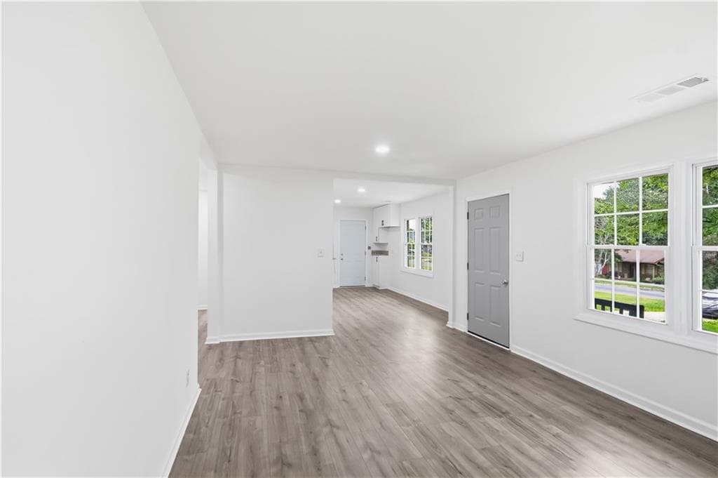 3 bedroom, 1 bathroom, 1,284 sq ft single family residence for sale at 8184 Laurel Drive, Covington, GA 30014 — photo 4