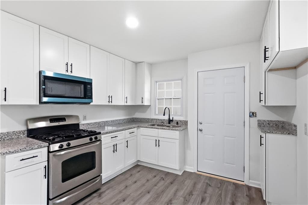 3 bedroom, 1 bathroom, 1,284 sq ft single family residence for sale at 8184 Laurel Drive, Covington, GA 30014 — photo 6