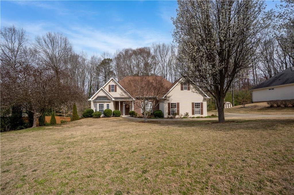 3 bedroom, 2 bathroom, 2,278 sq ft single family residence for sale at 4838 Netherlands Place, Flowery Branch, GA 30542 — photo 2