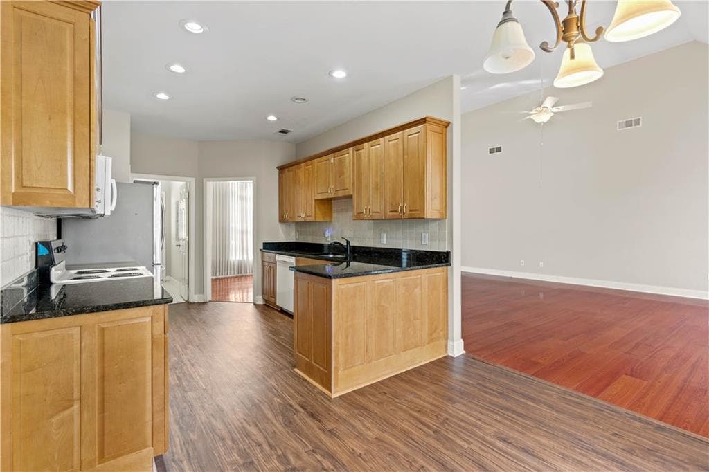 3 bedroom, 2 bathroom, 2,278 sq ft single family residence for sale at 4838 Netherlands Place, Flowery Branch, GA 30542 — photo 9