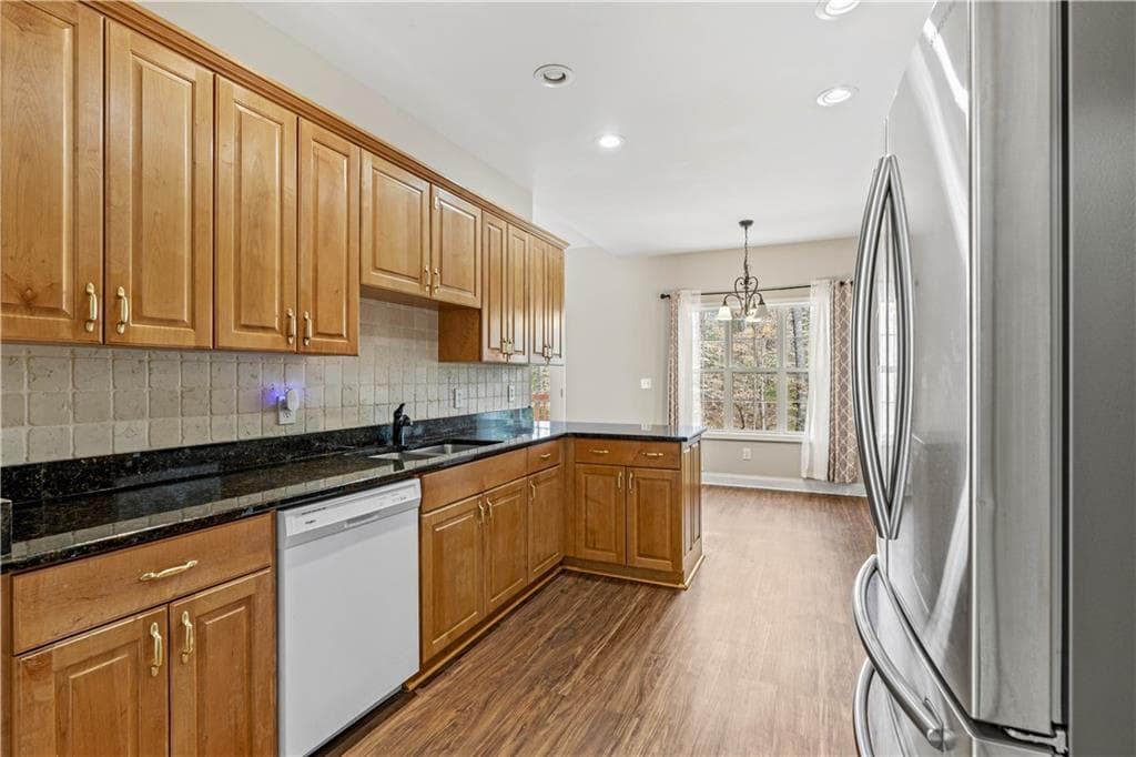 3 bedroom, 2 bathroom, 2,278 sq ft single family residence for sale at 4838 Netherlands Place, Flowery Branch, GA 30542 — photo 10
