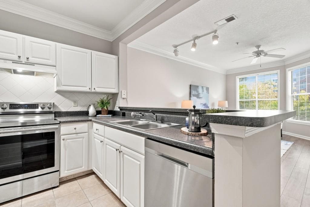 1 bedroom, 1 bathroom, 798 sq ft condominium for sale at 4102 Westchester Ridge, Atlanta, GA 30329 — photo 3