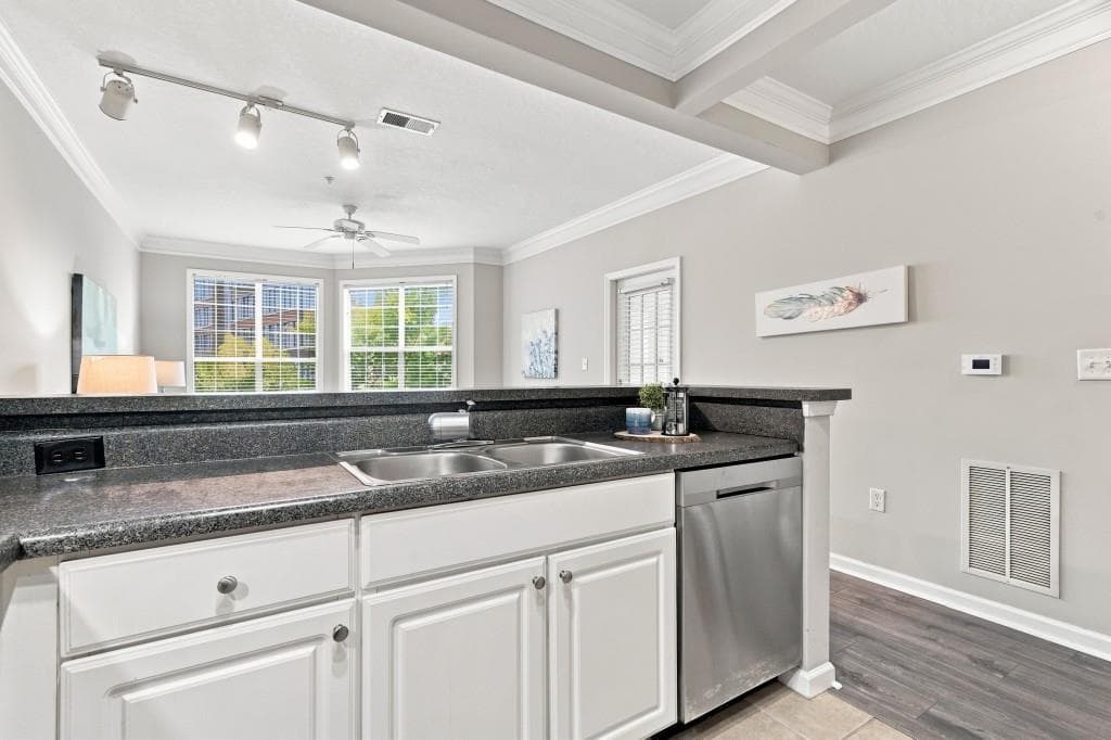1 bedroom, 1 bathroom, 798 sq ft condominium for sale at 4102 Westchester Ridge, Atlanta, GA 30329 — photo 4