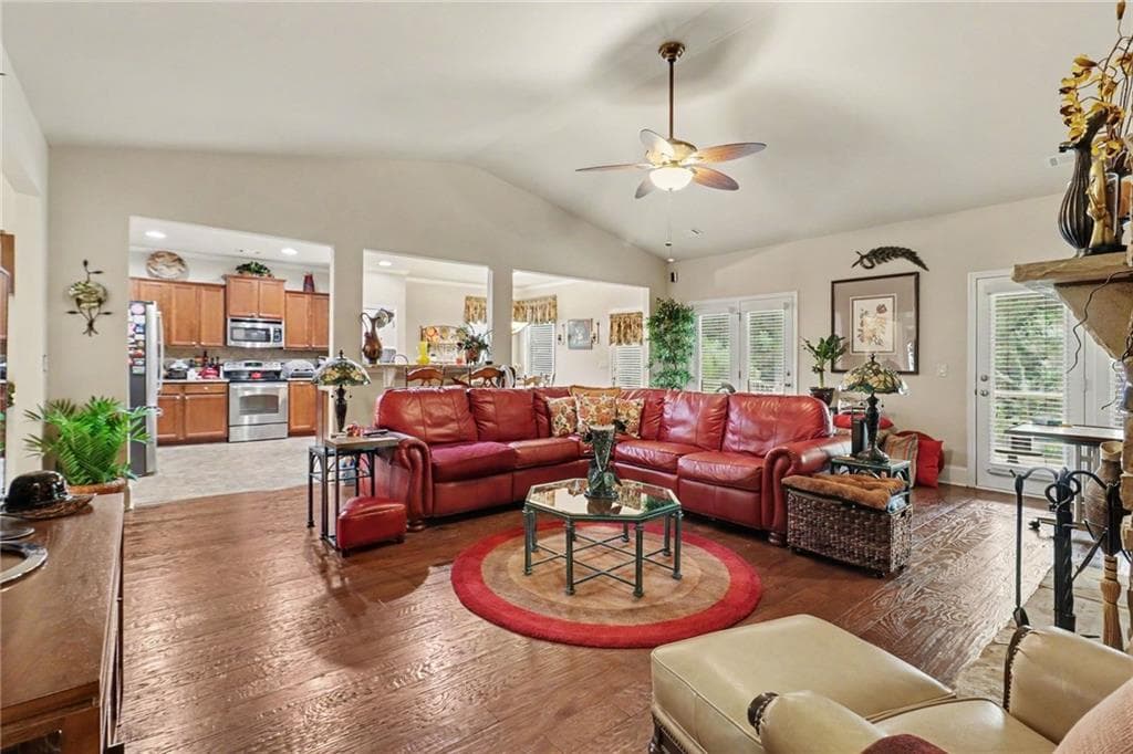 4 bedroom, 3 bathroom, 2,649 sq ft single family residence for sale at 265 Mulberry Drive, Senoia, GA 30276 — photo 3