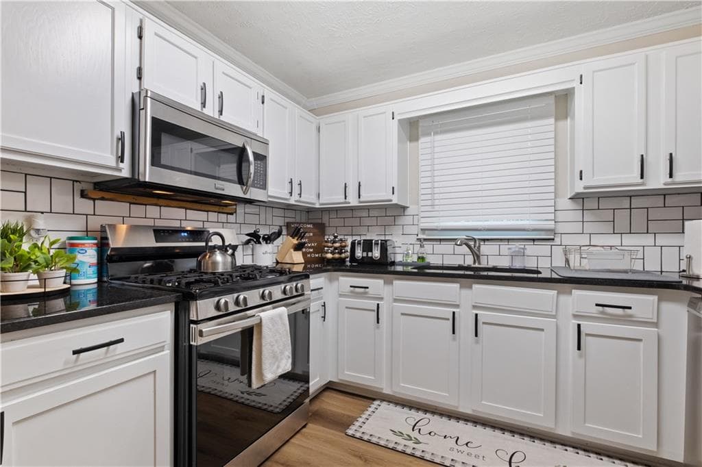 3 bedroom, 2 bathroom, 1,399 sq ft single family residence for sale at 2671 Collier Drive, Atlanta, GA 30318 — photo 8