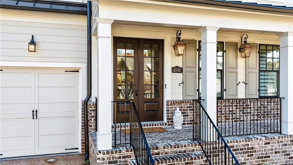 4 bedroom, 4 bathroom, 3,650 sq ft single family residence for sale at 4040 Connolly Court, Roswell, GA 30075 — photo 2