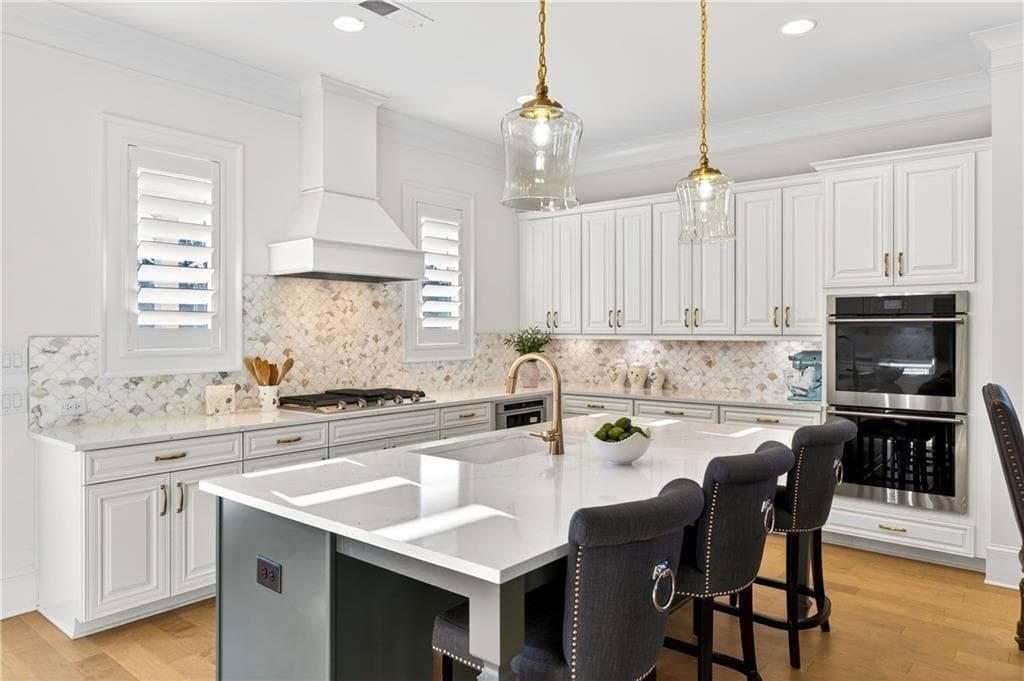 4 bedroom, 4 bathroom, 3,650 sq ft single family residence for sale at 4040 Connolly Court, Roswell, GA 30075 — photo 4