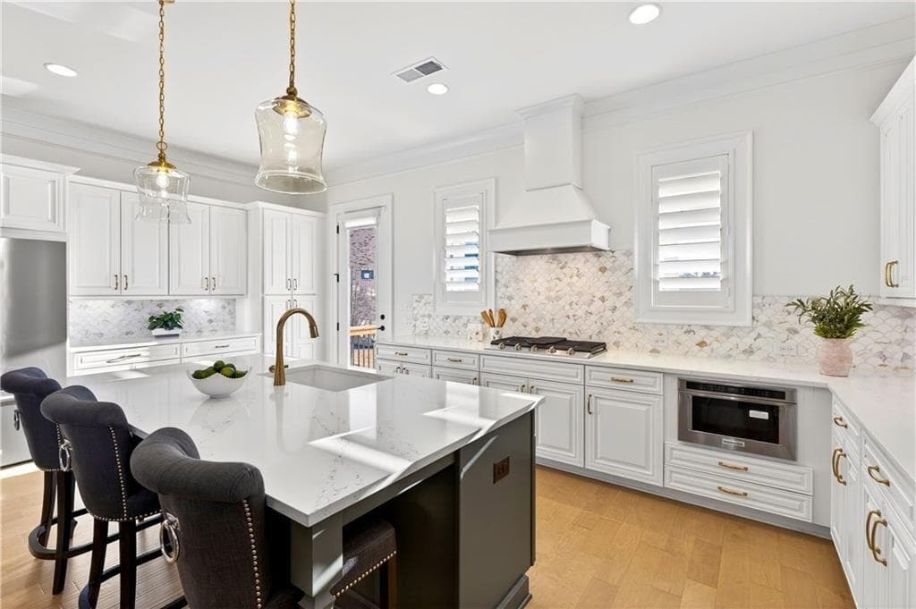 4 bedroom, 4 bathroom, 3,650 sq ft single family residence for sale at 4040 Connolly Court, Roswell, GA 30075 — photo 6