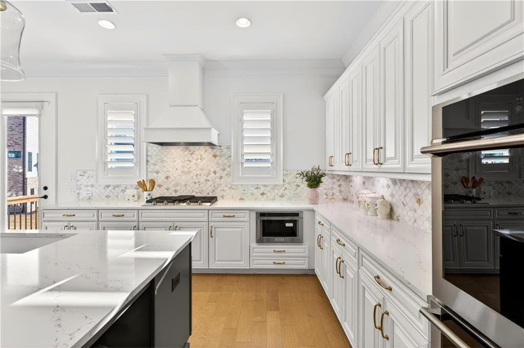 4 bedroom, 4 bathroom, 3,650 sq ft single family residence for sale at 4040 Connolly Court, Roswell, GA 30075 — photo 7