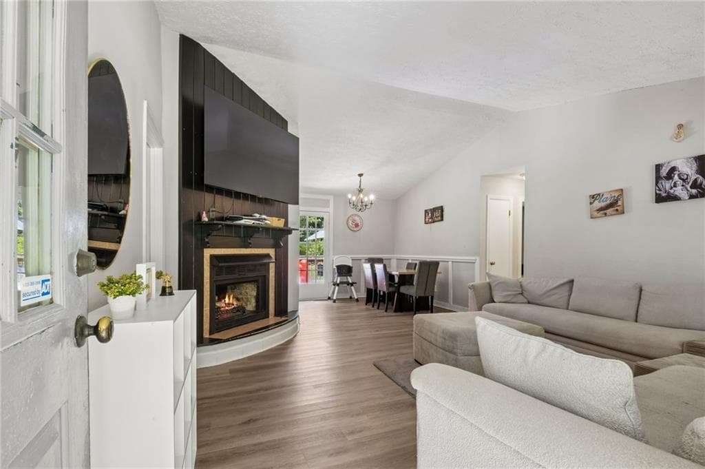 3 bedroom, 2 bathroom, 1,108 sq ft single family residence for sale at 771 Suwanee Parkway, Lawrenceville, GA 30043 — photo 3