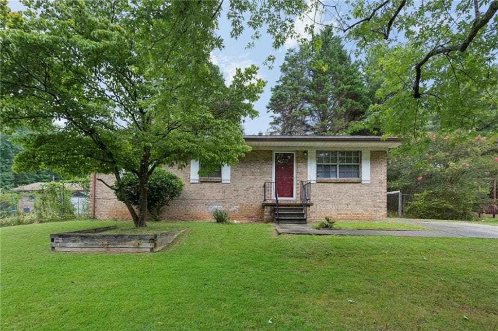 3 bedroom, 1 bathroom, 960 sq ft single family residence for sale at 4085 Alex Drive, Atlanta, GA 30331 — photo 3
