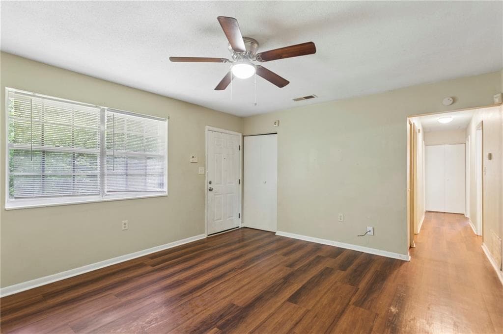 3 bedroom, 1 bathroom, 960 sq ft single family residence for sale at 4085 Alex Drive, Atlanta, GA 30331 — photo 5