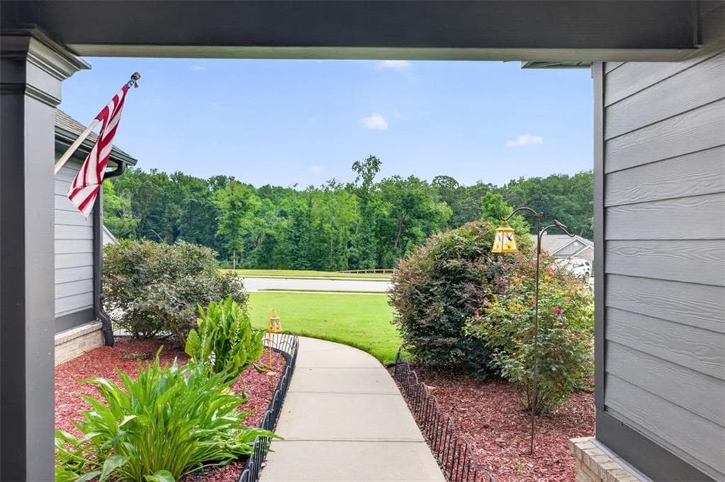 4 bedroom, 3 bathroom, 2,656 sq ft single family residence for sale at 305 McMillian Ct, Winder, GA 30680 — photo 2