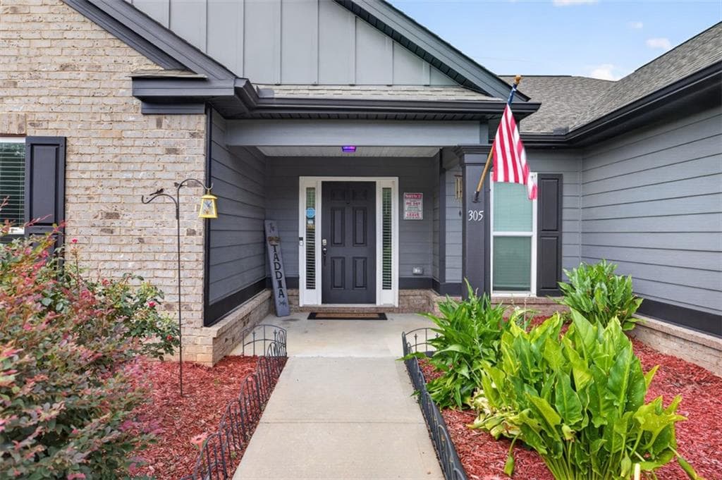 4 bedroom, 3 bathroom, 2,656 sq ft single family residence for sale at 305 McMillian Ct, Winder, GA 30680 — photo 3